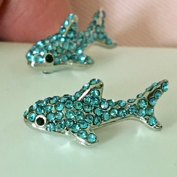 Sparkling NWT Kate Spade shark studs! - Picture 2 of 7